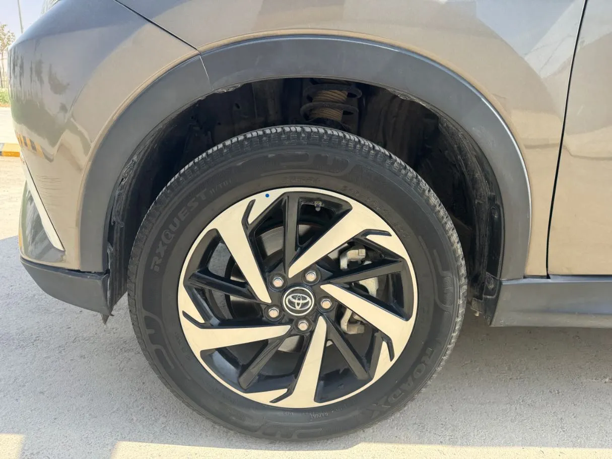 Car image 9