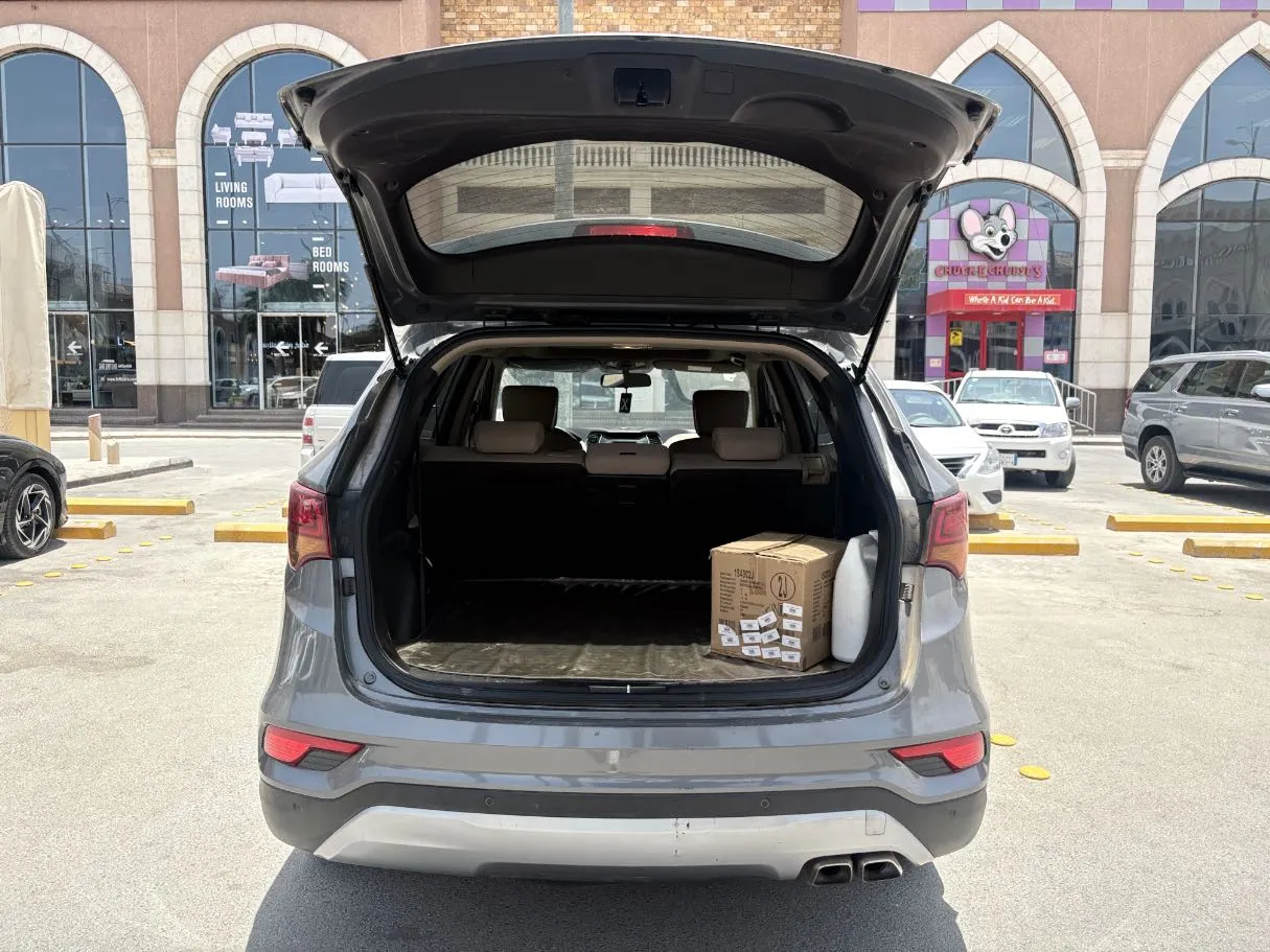 Car image 25