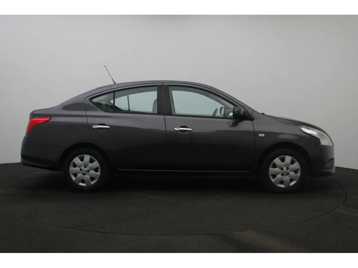 Car image 13