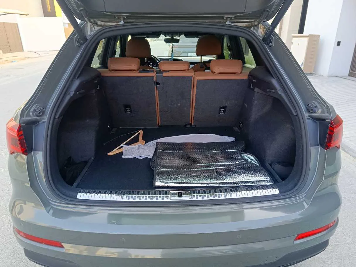 Car image 27