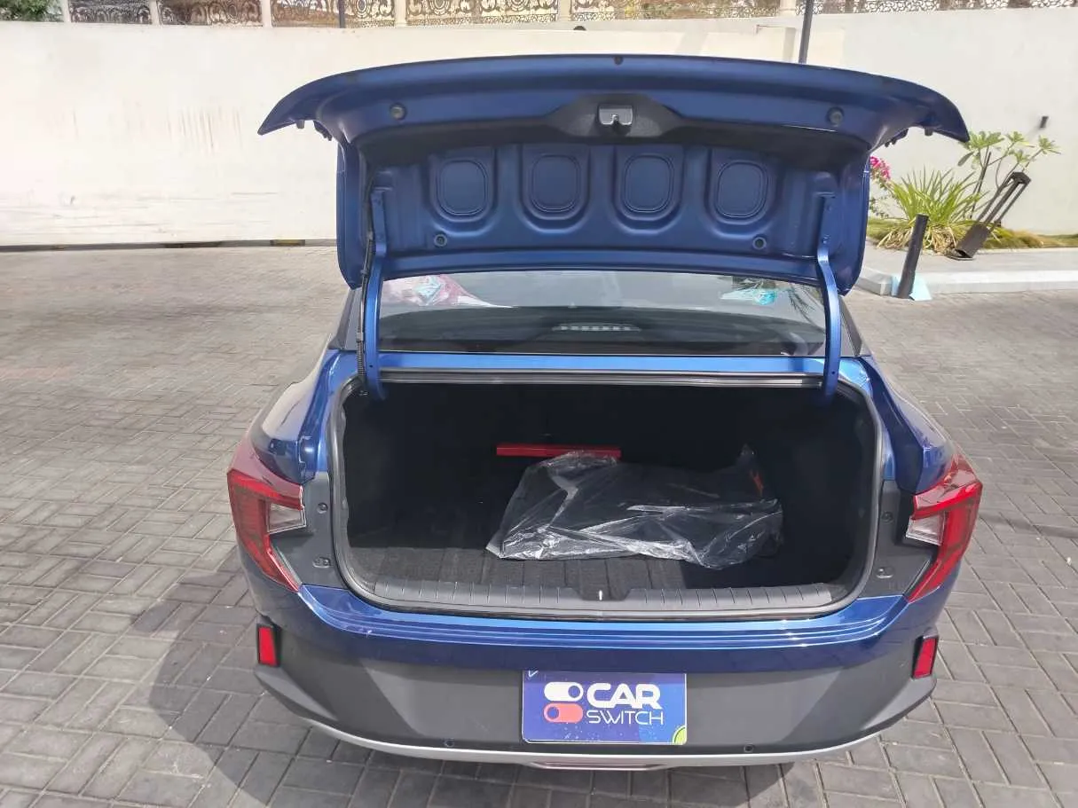 Car image 27