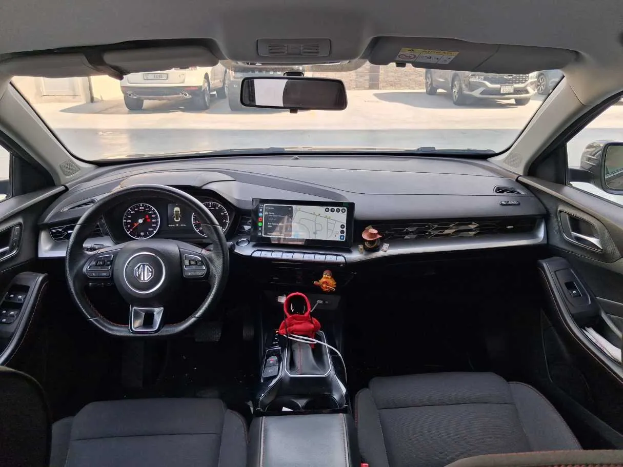 Car image 14