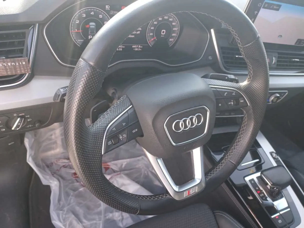 Car image 19