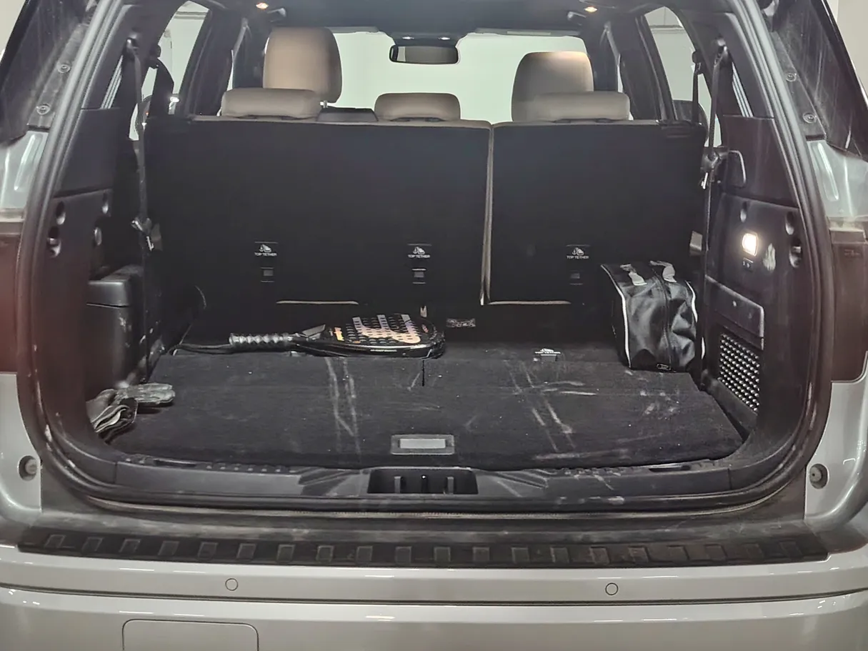 Car image 26