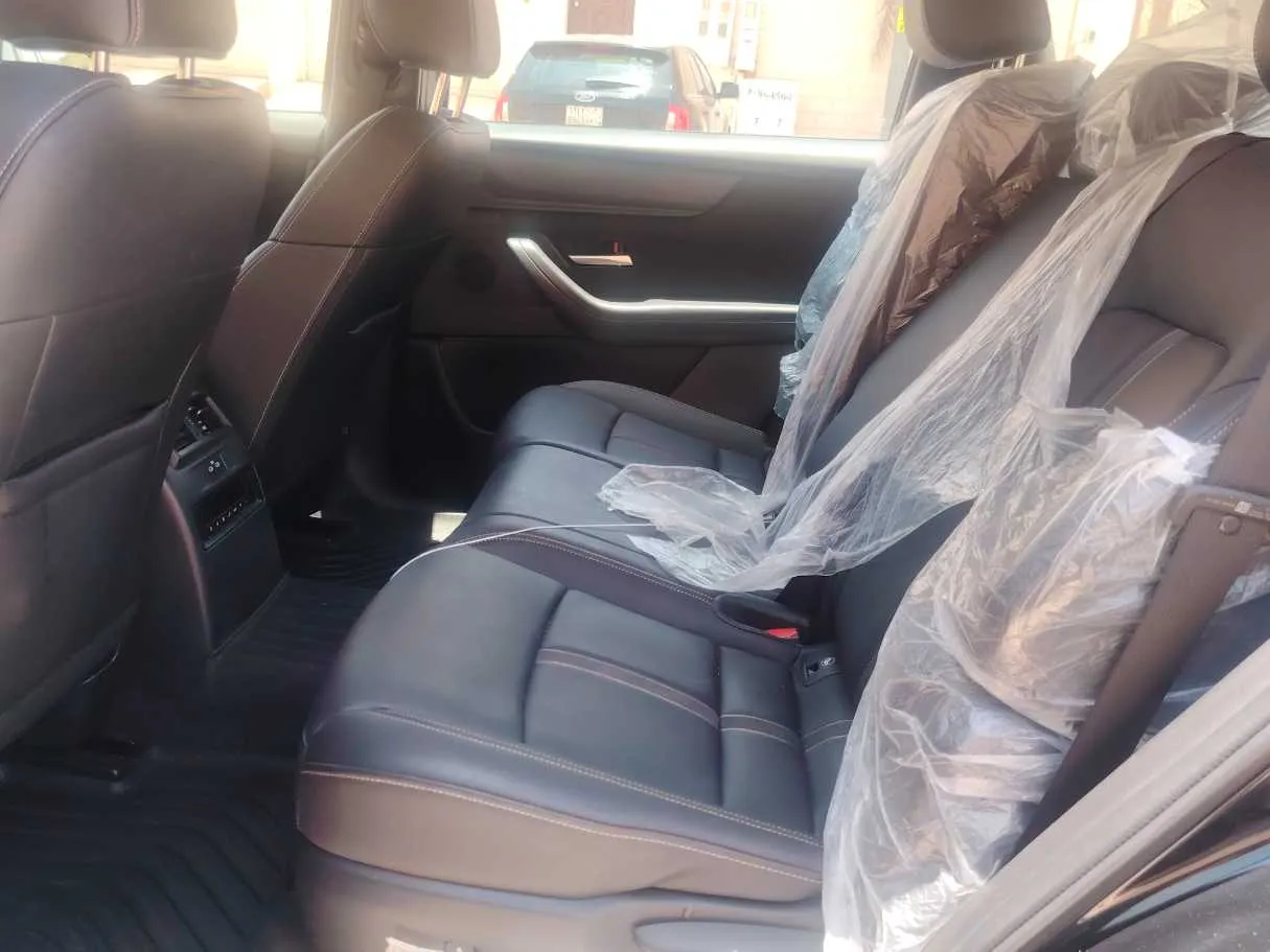 Car image 14