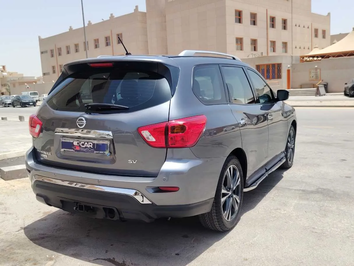 Car image 5