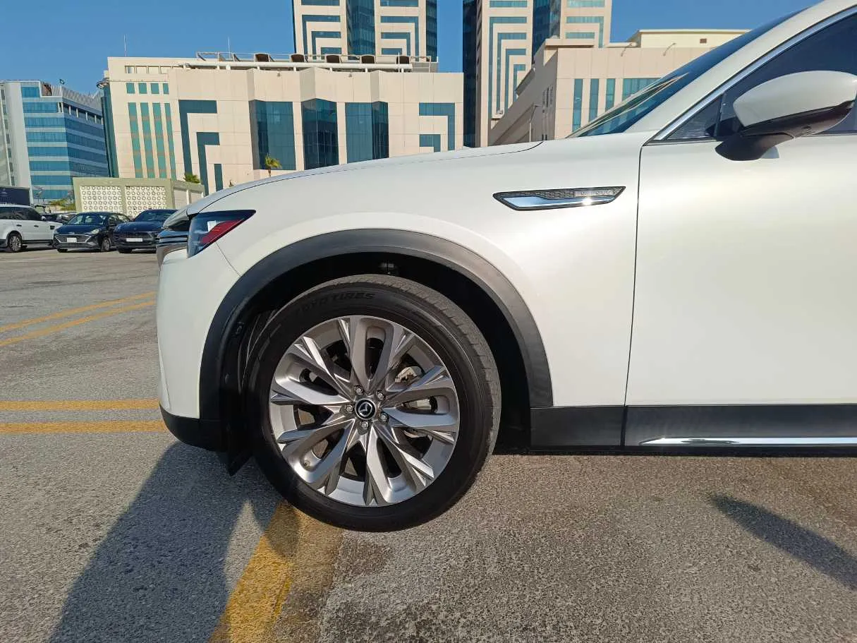 Car image 9