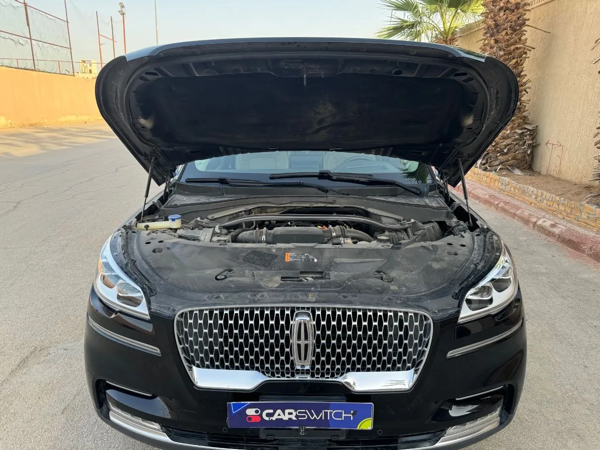 Car image 25