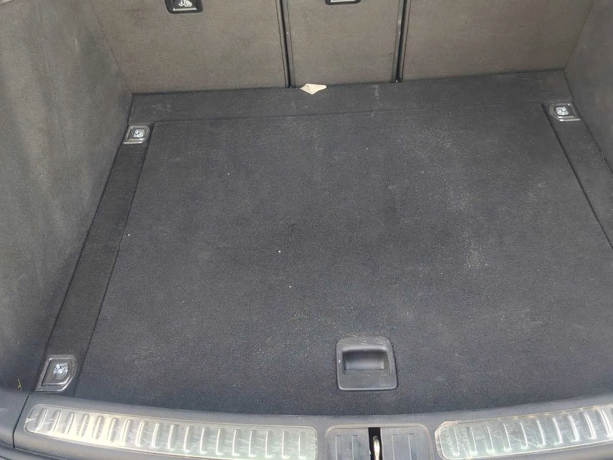 Car image 35