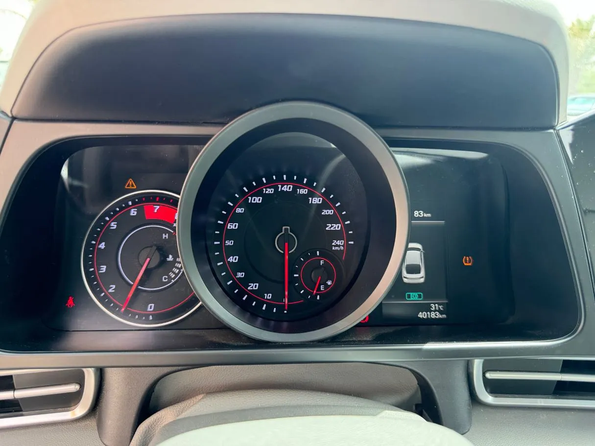 Car image 18