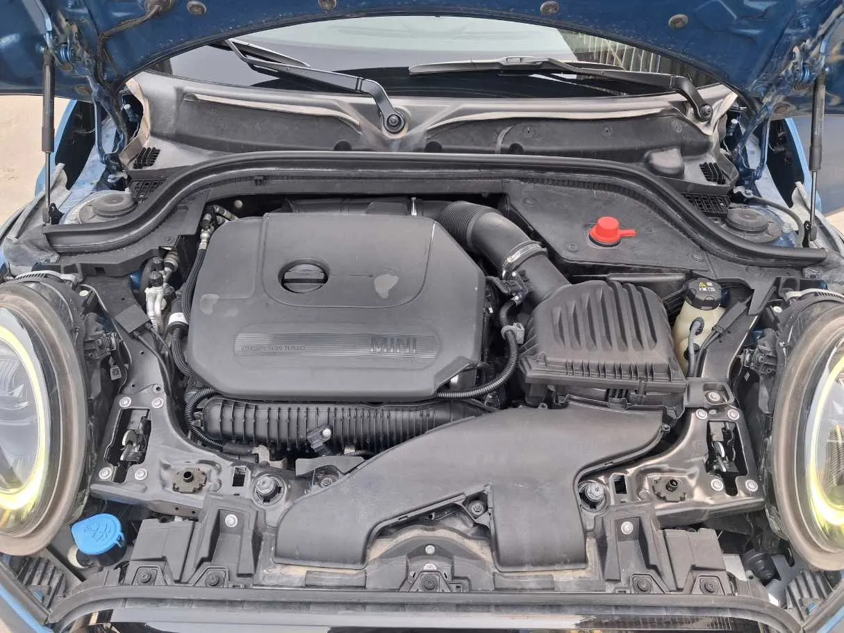 Car image 20