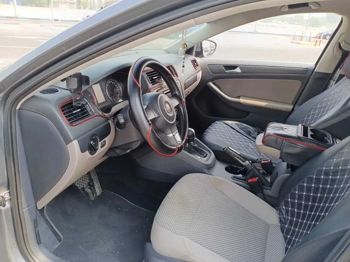 Car image 12