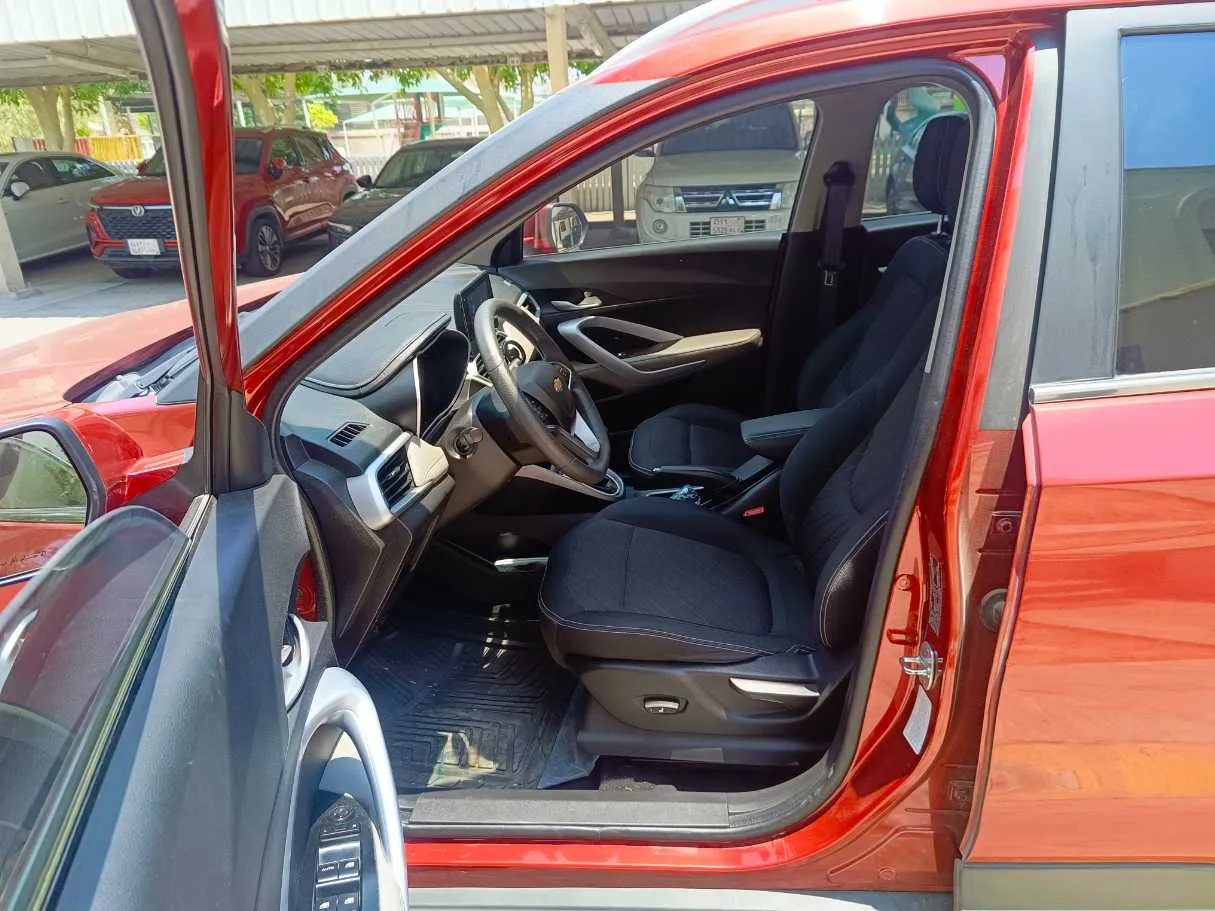 Car image 14