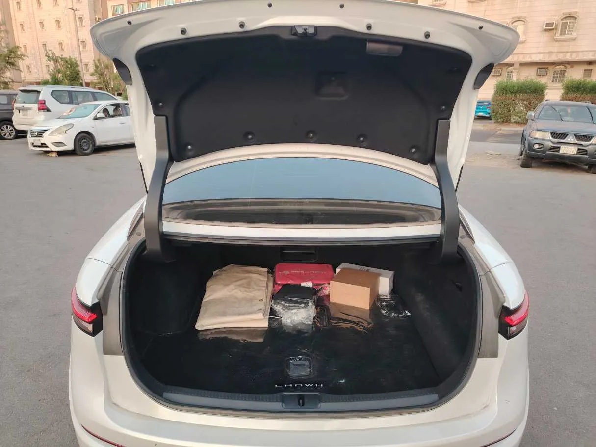Car image 24