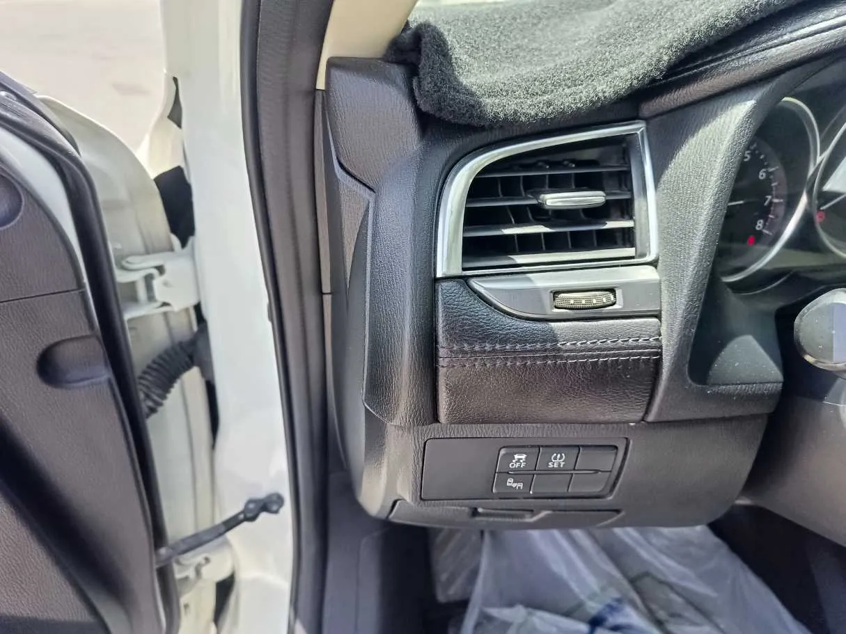Car image 33