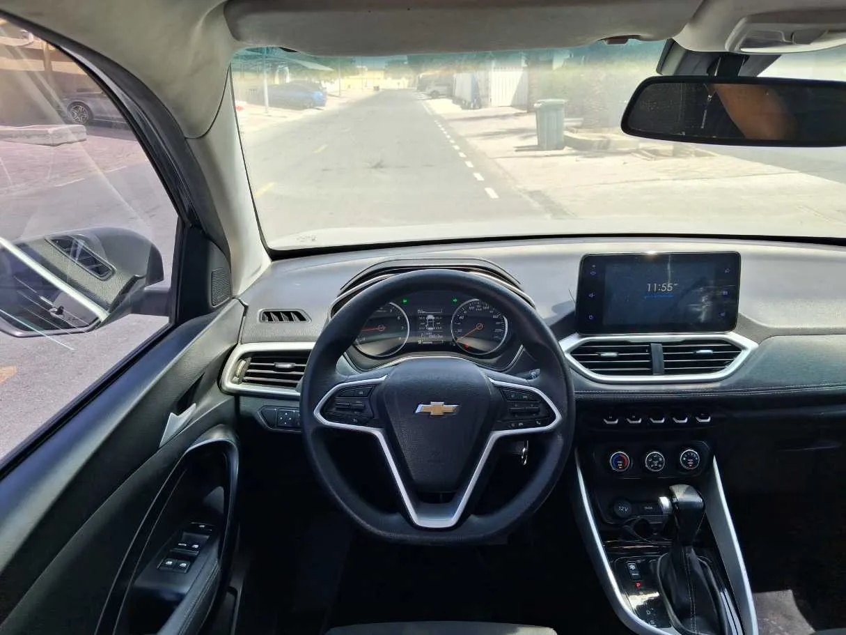 Car image 15