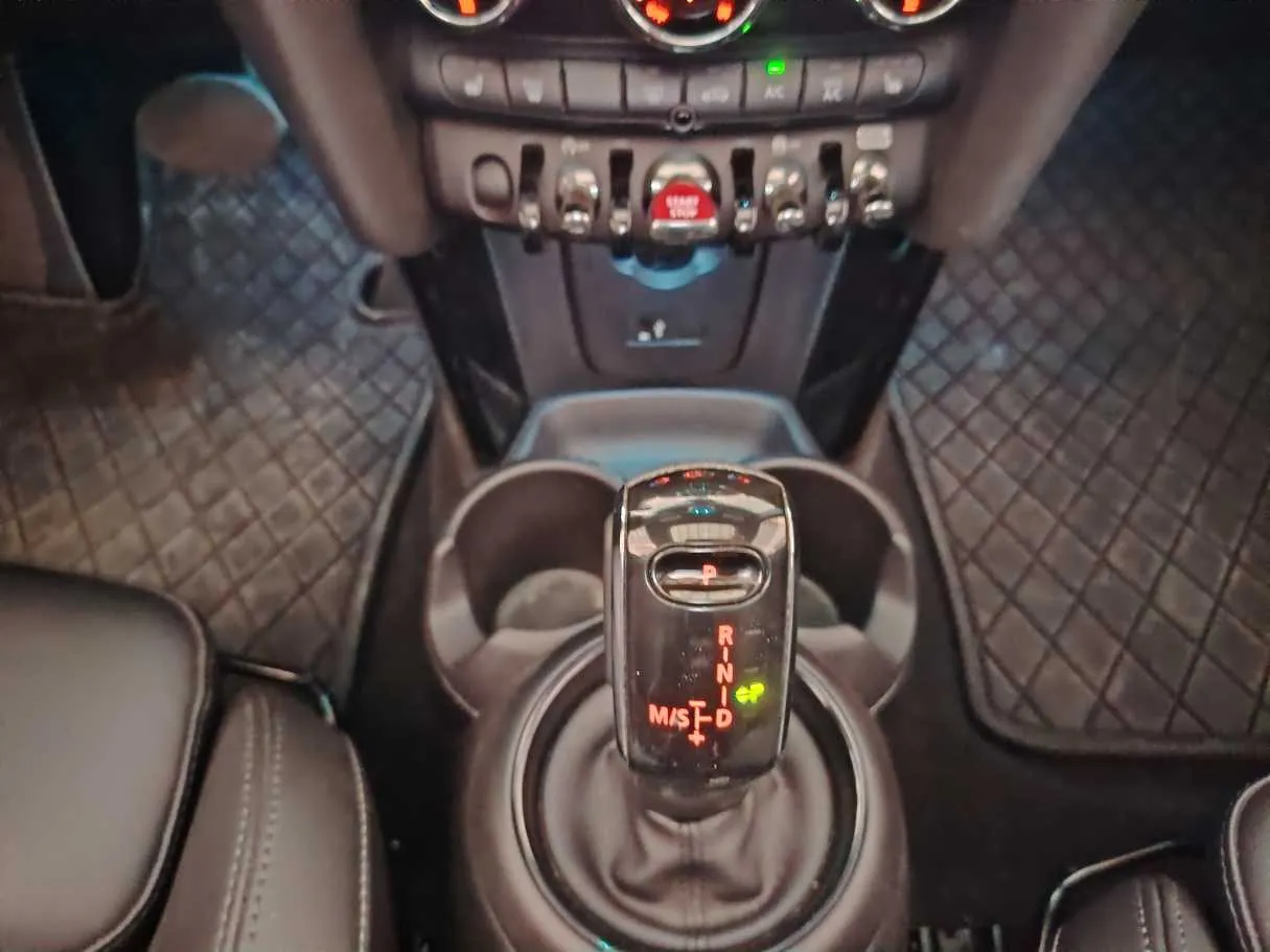 Car image 21