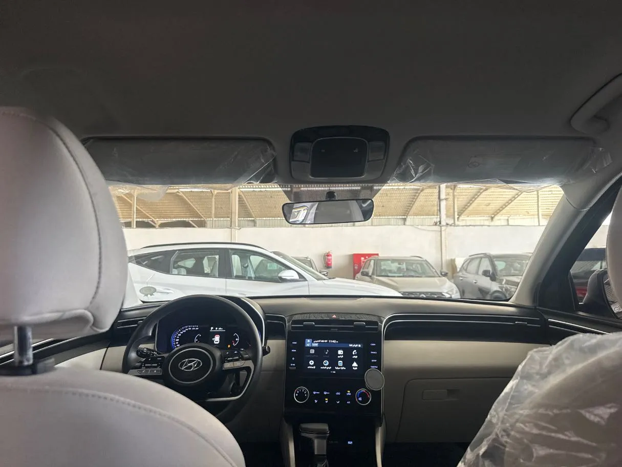 Car image 10