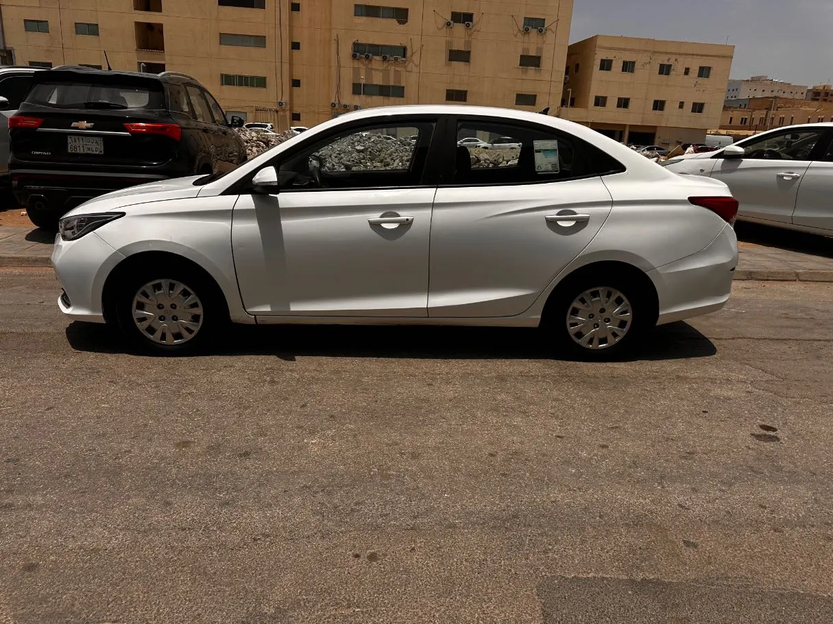 Car image 8