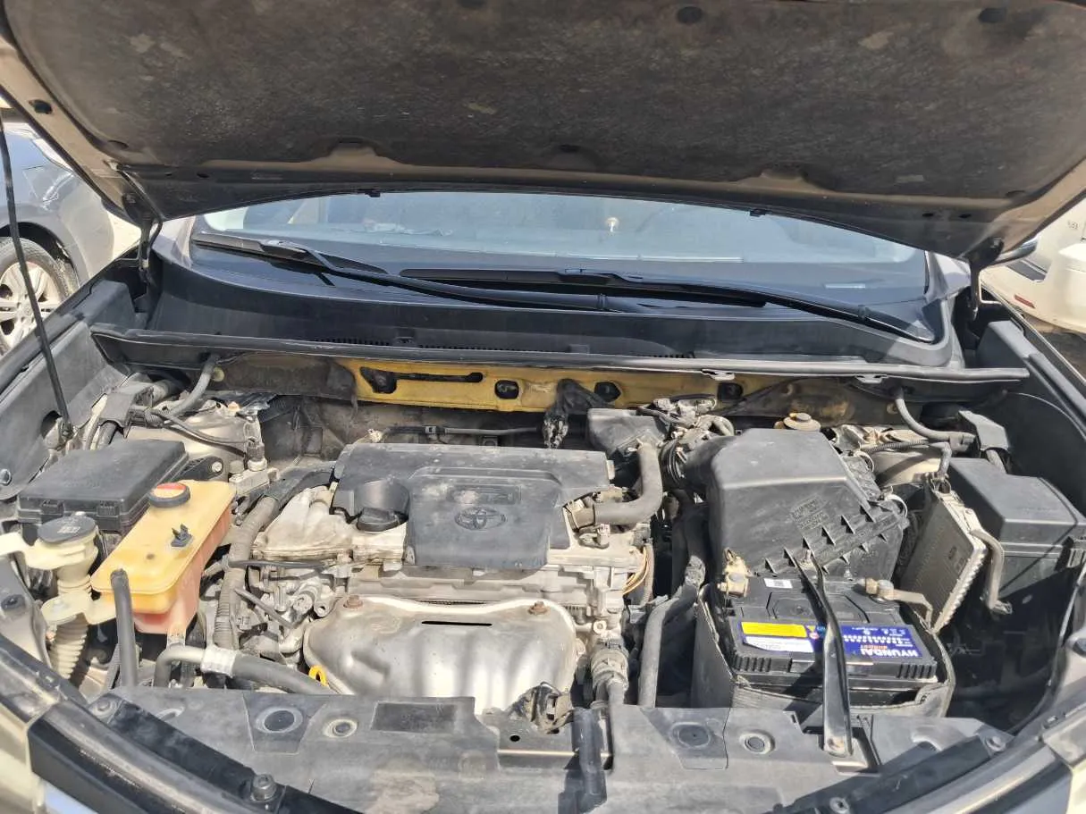 Car image 12