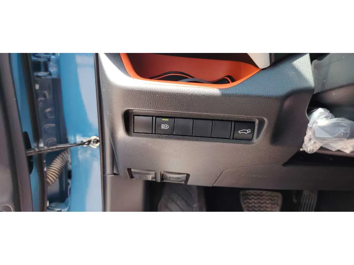 Car image 26