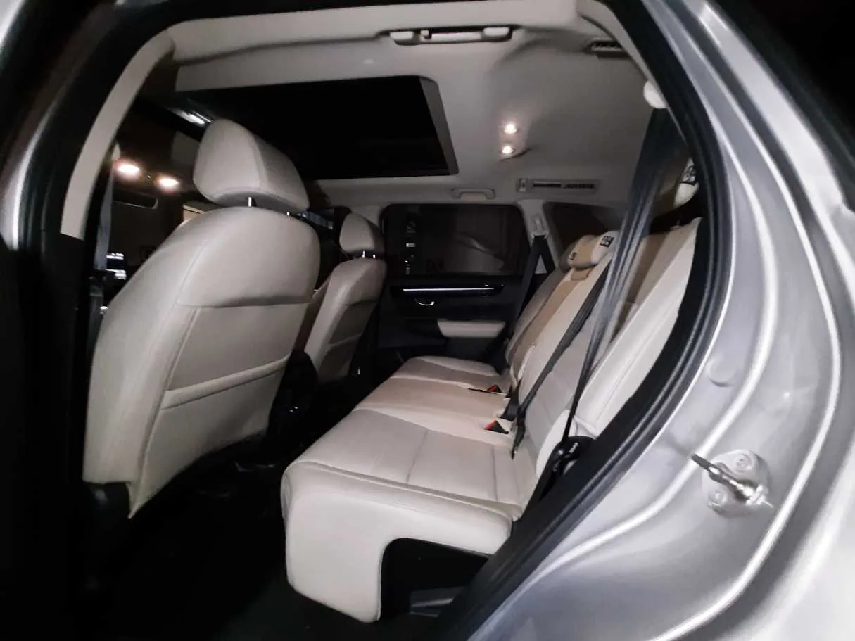 Car image 13