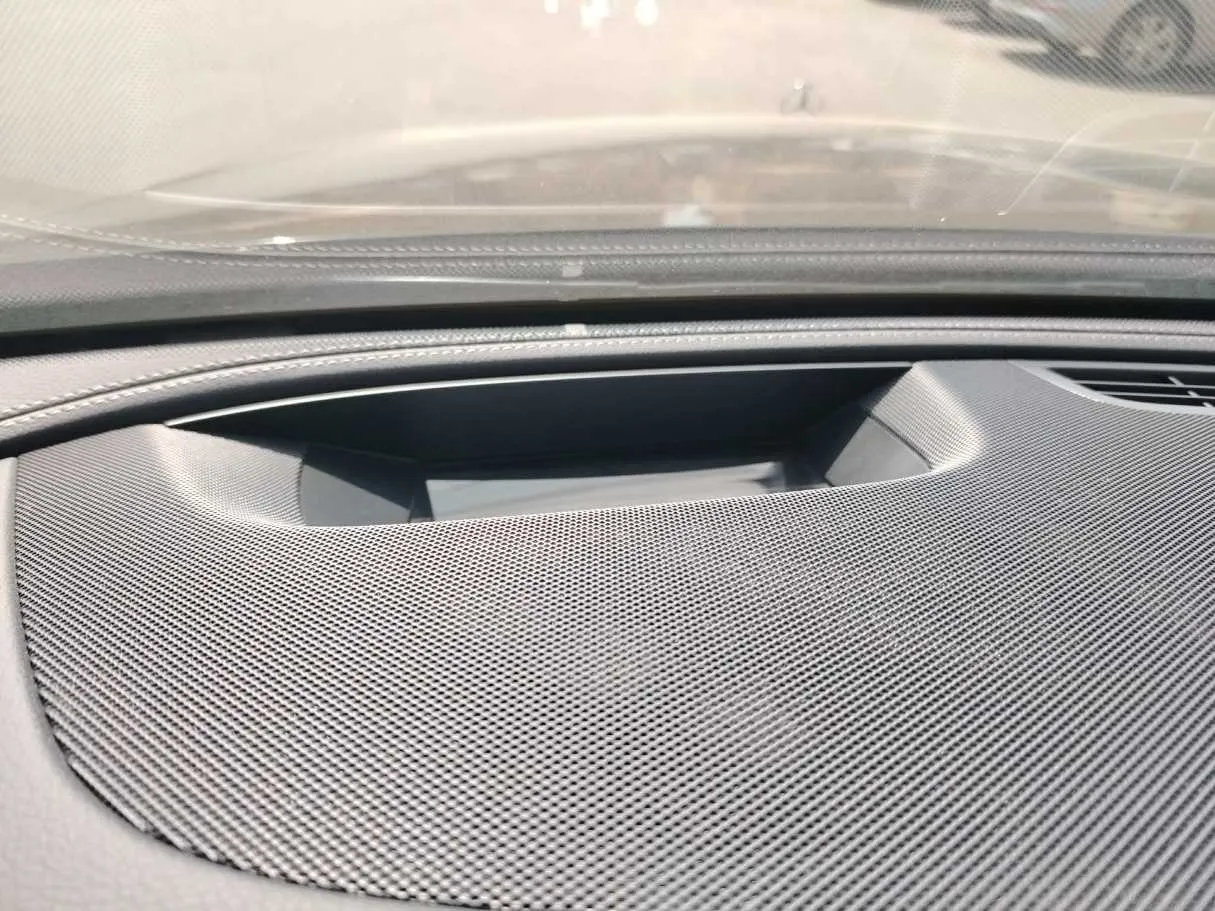 Car image 34