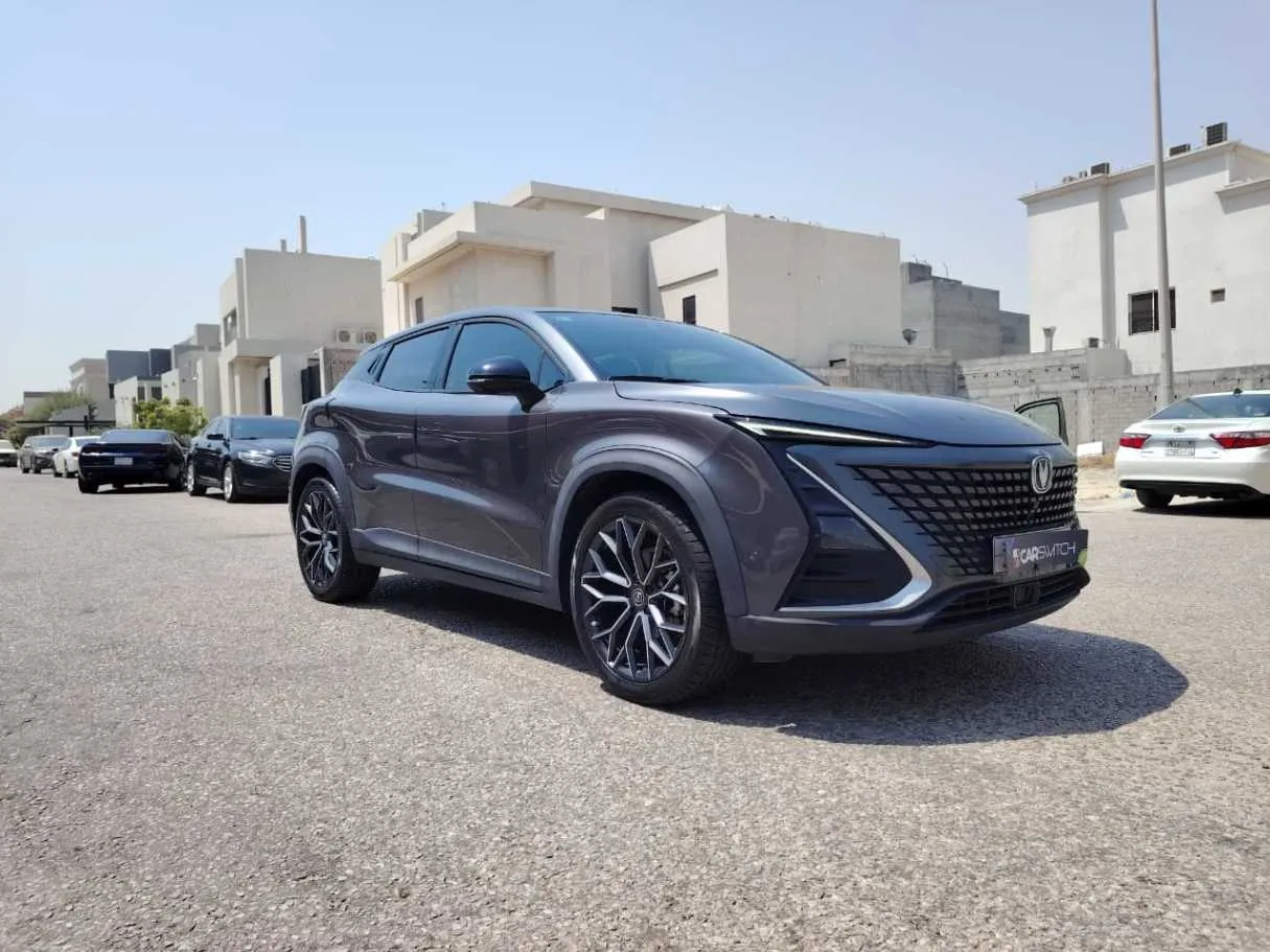 Car image 3