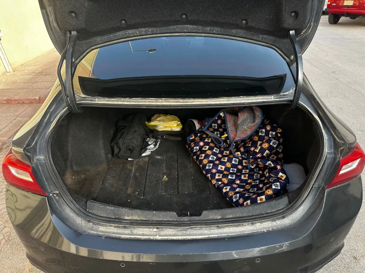 Car image 23