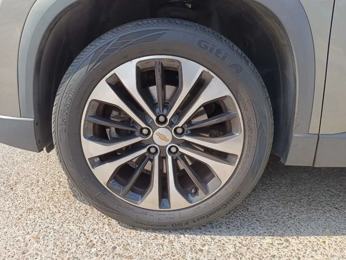 Car image 9