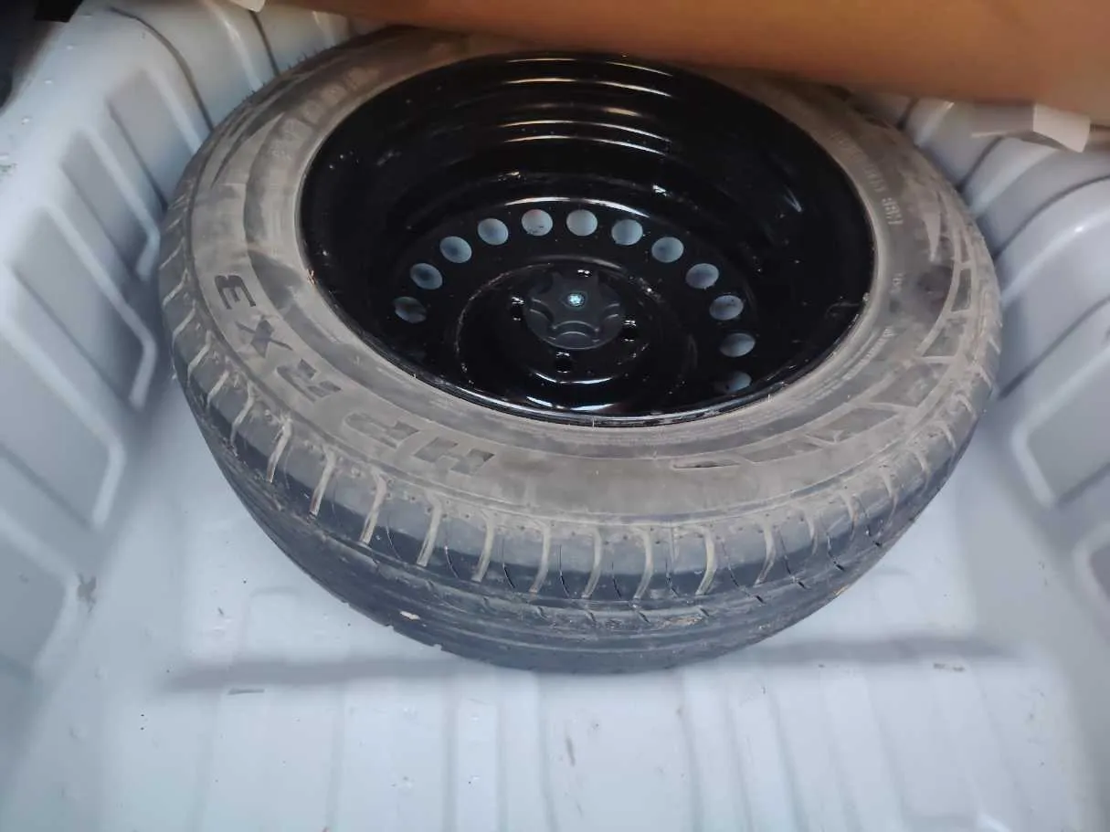 Car image 29