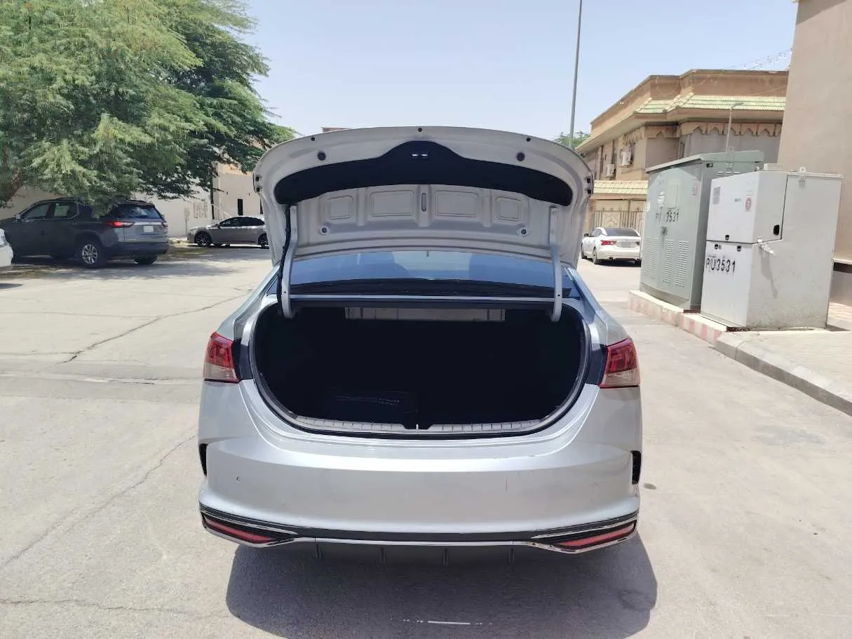 Car image 21
