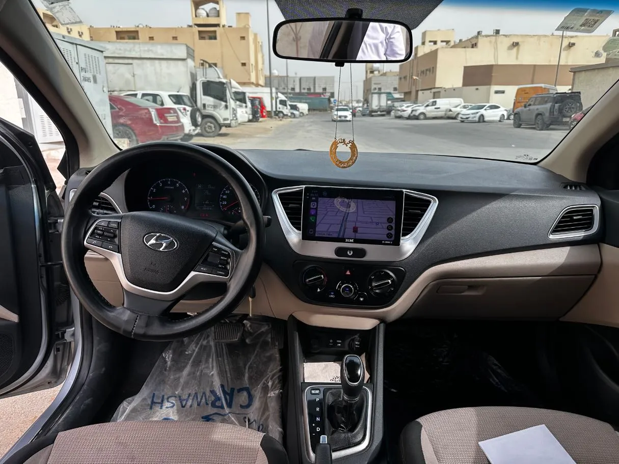 Car image 17