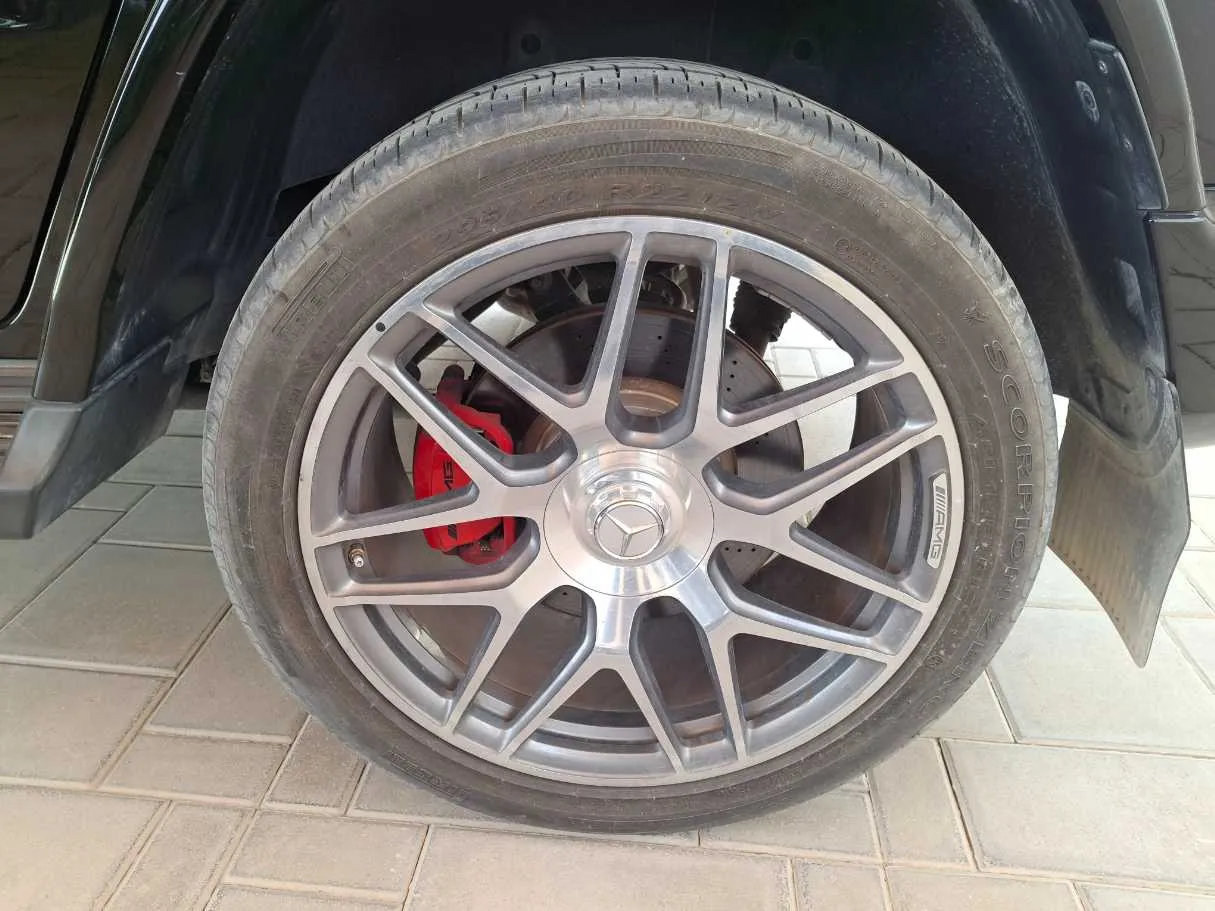 Car image 9