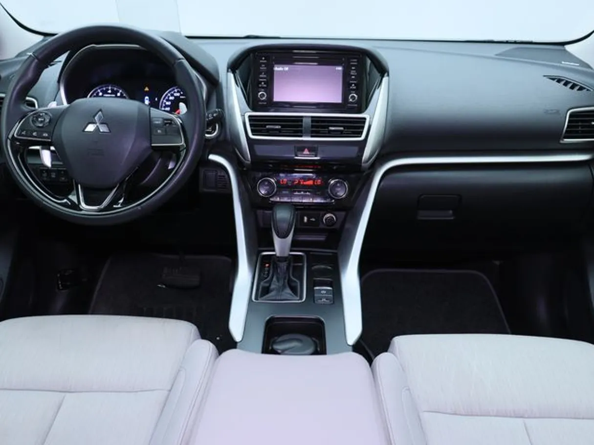 Car image 14