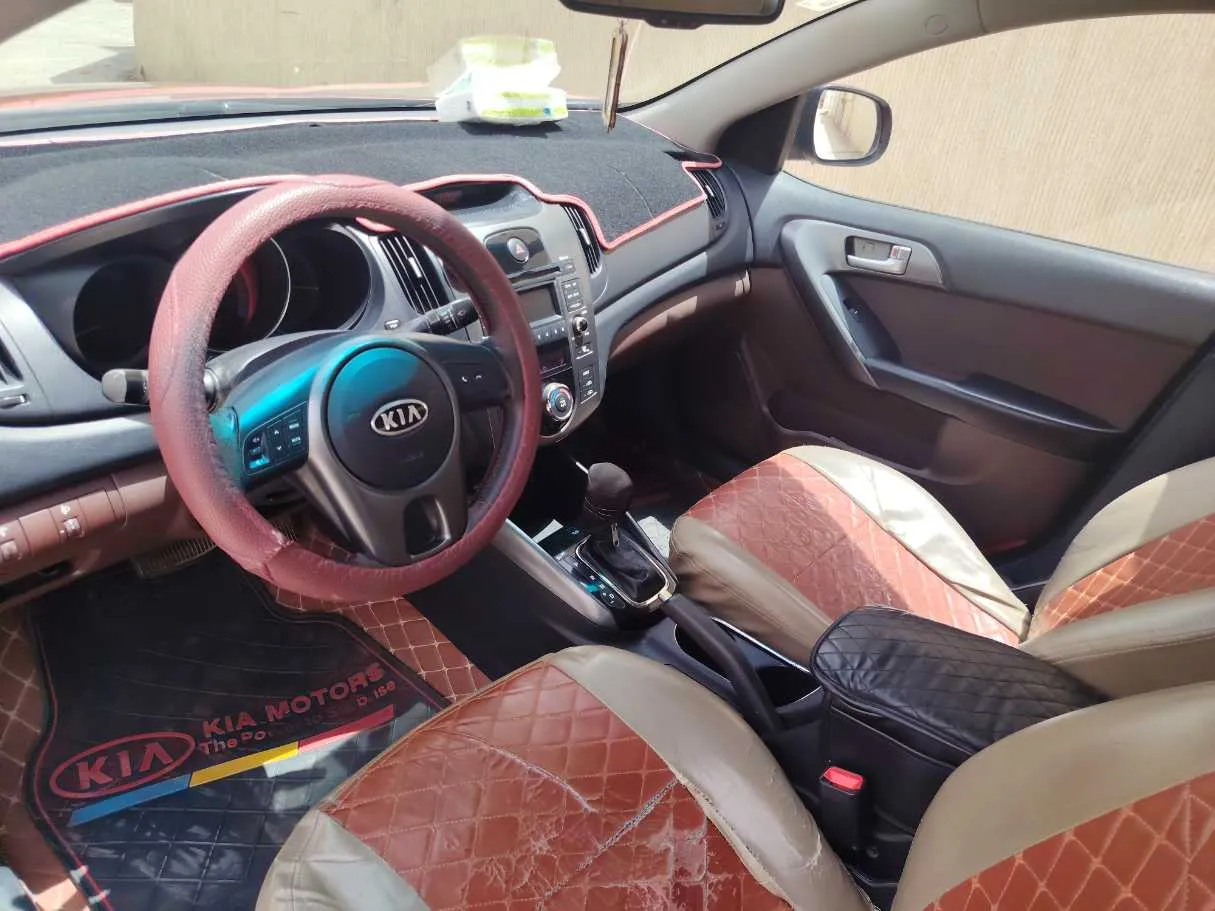 Car image 12
