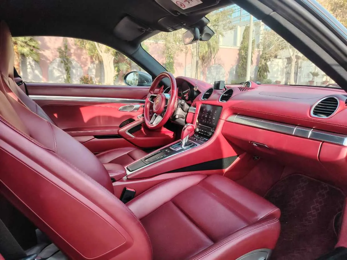 Car image 16