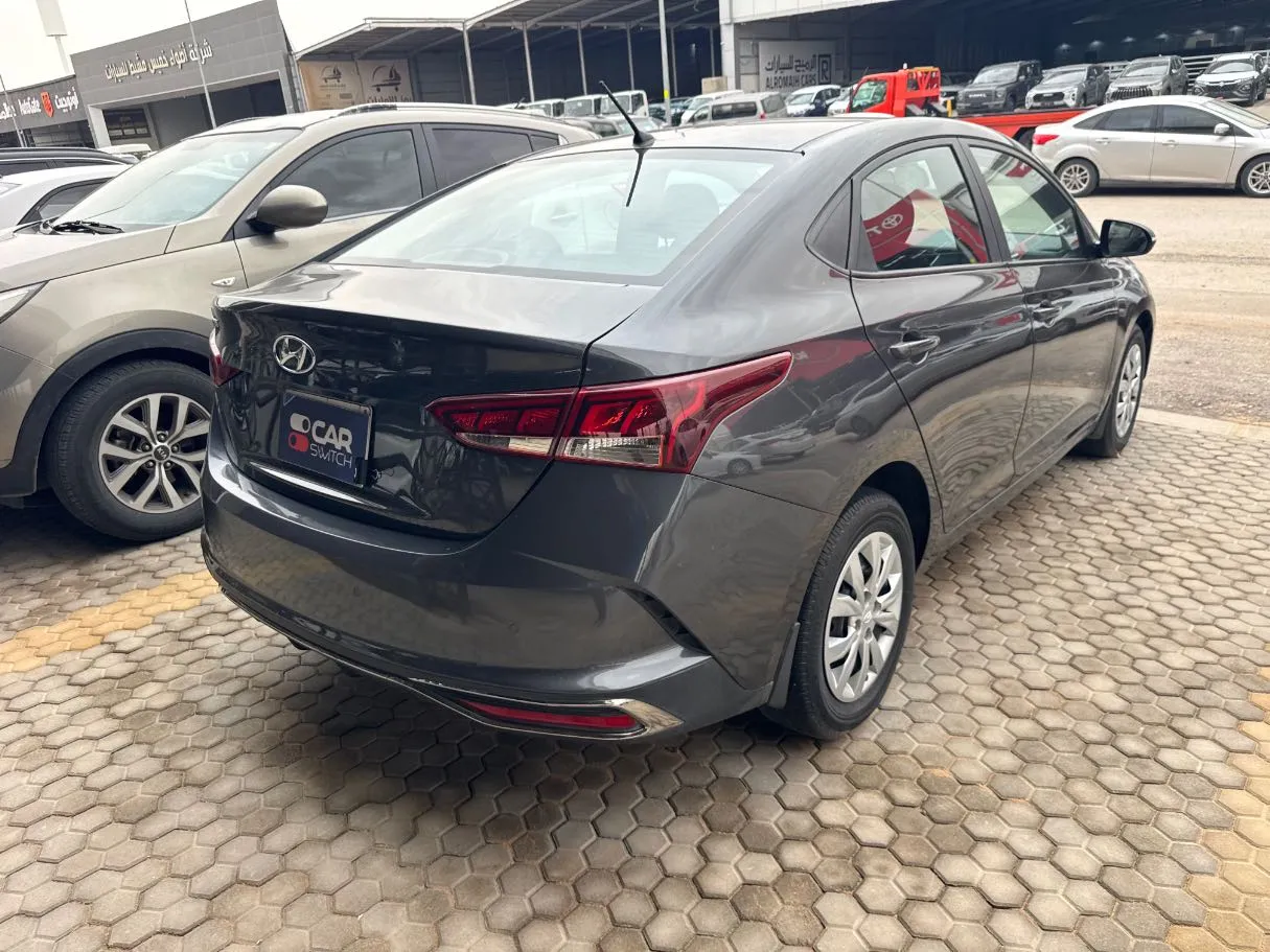 Car image 5