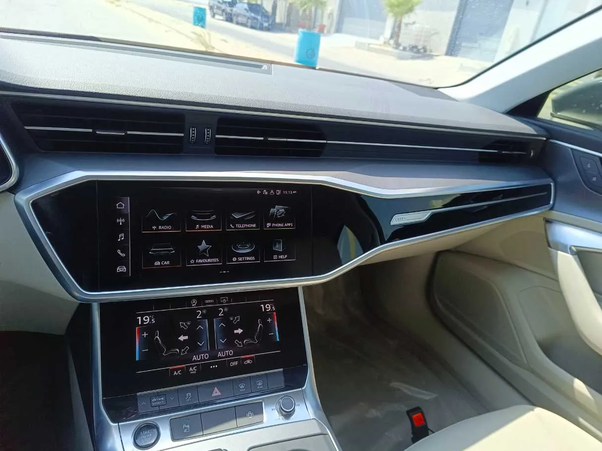 Car image 23