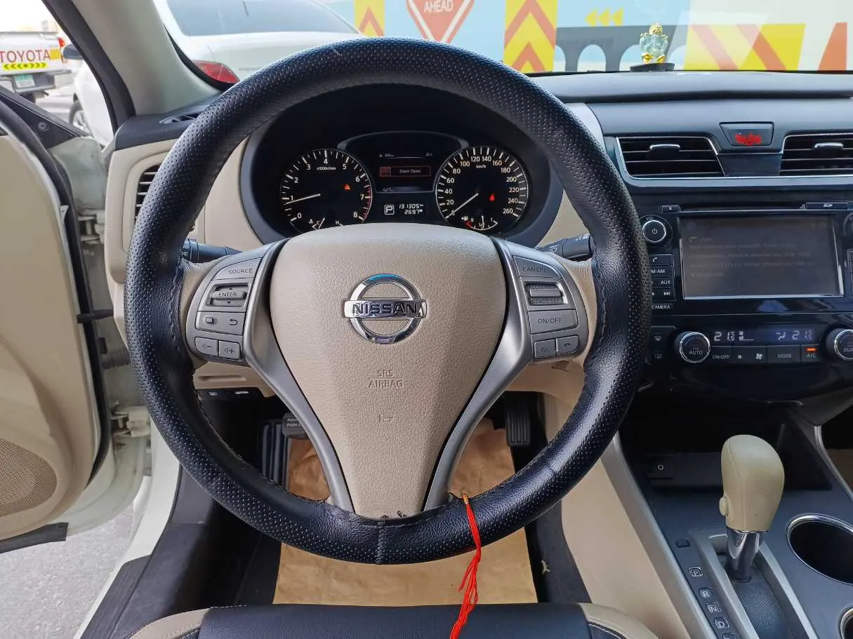 Car image 17