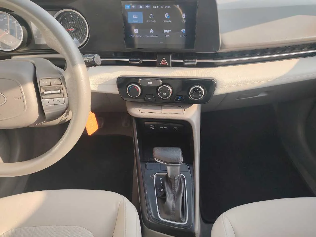 Car image 19