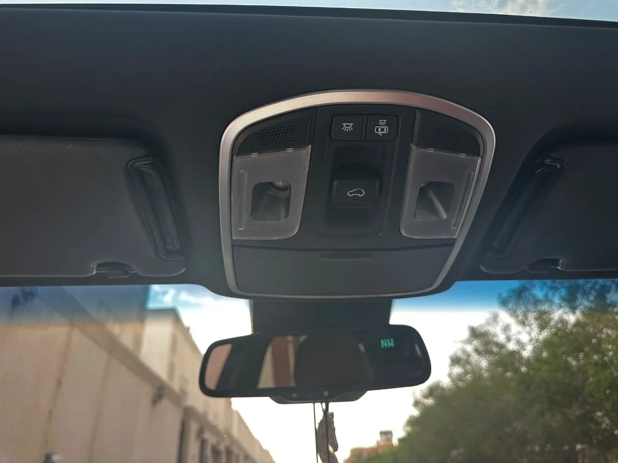 Car image 25