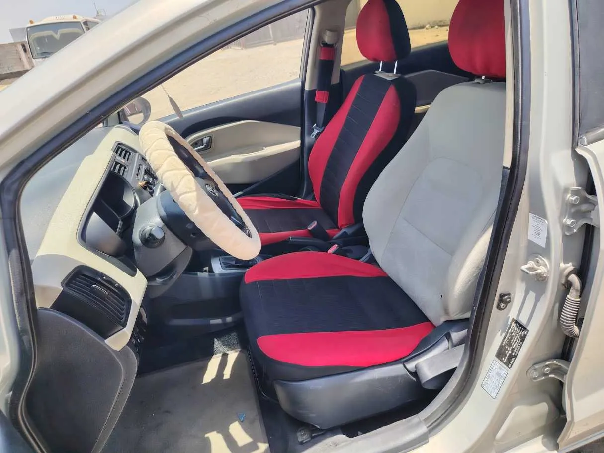 Car image 12
