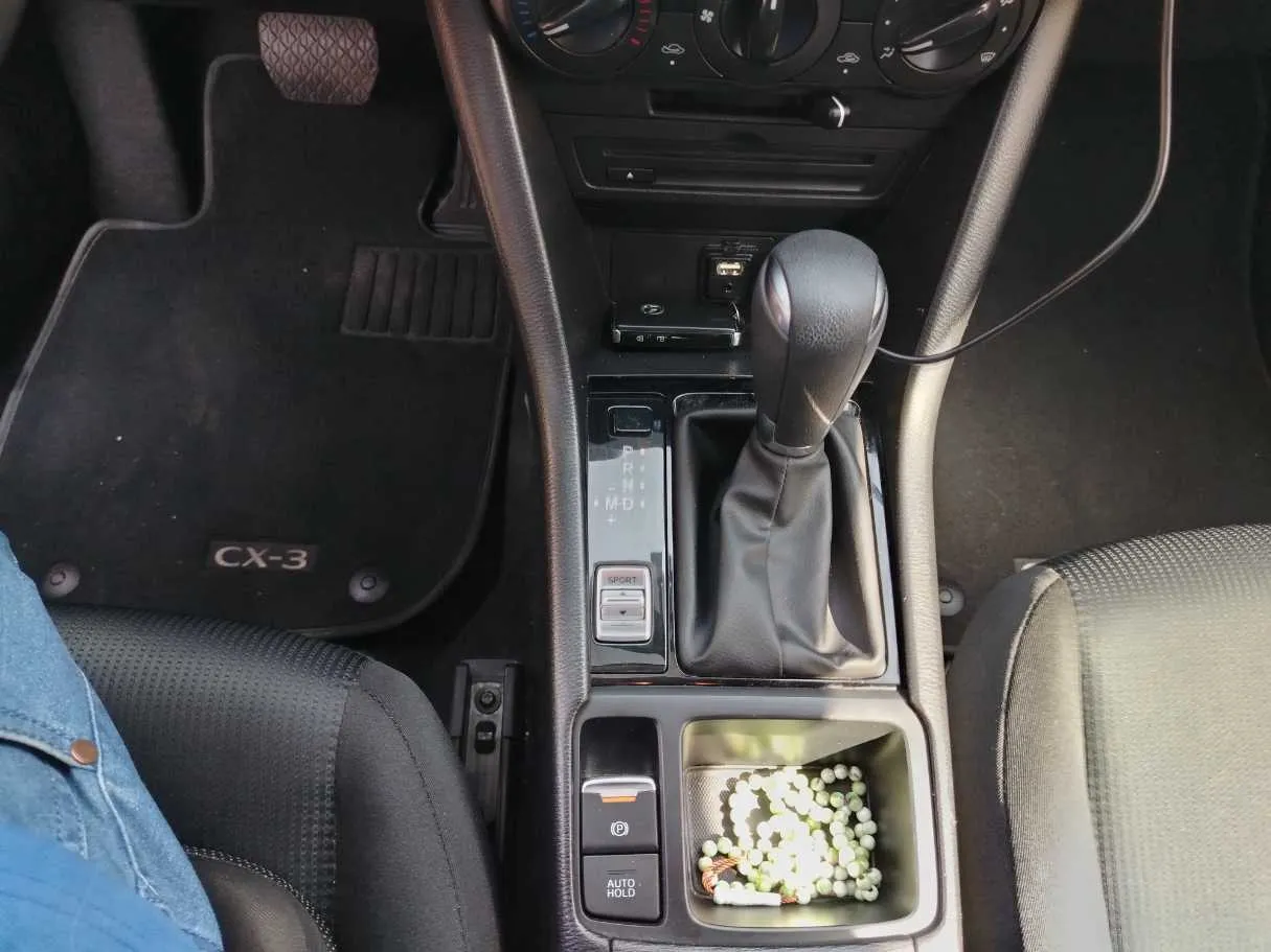 Car image 24