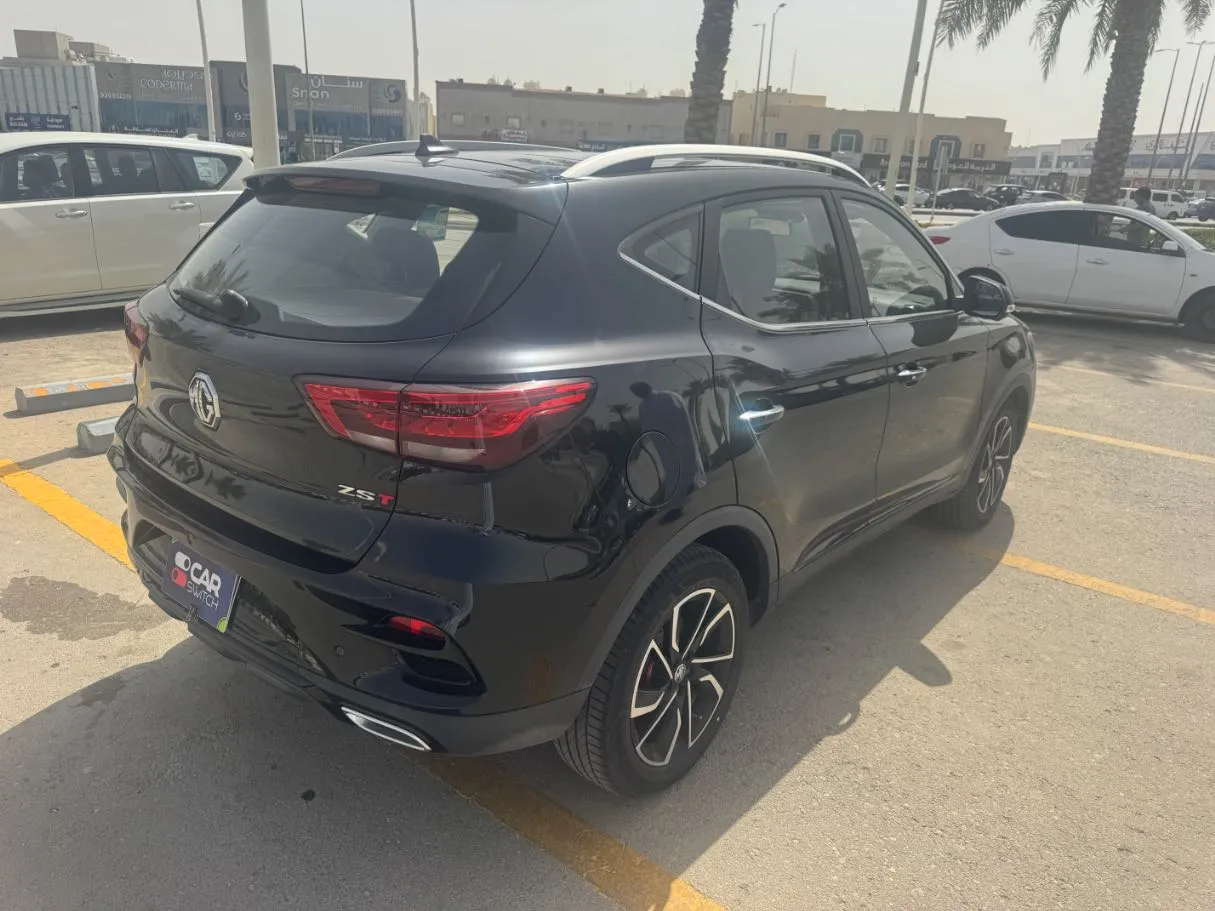Car image 5