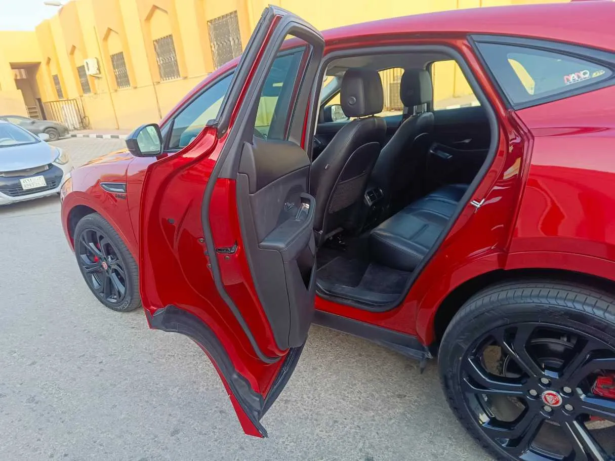 Car image 16