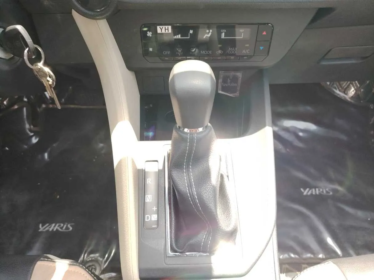 Car image 18