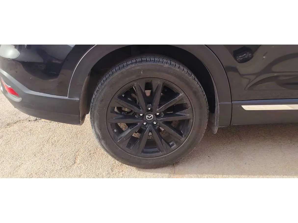 Car image 10