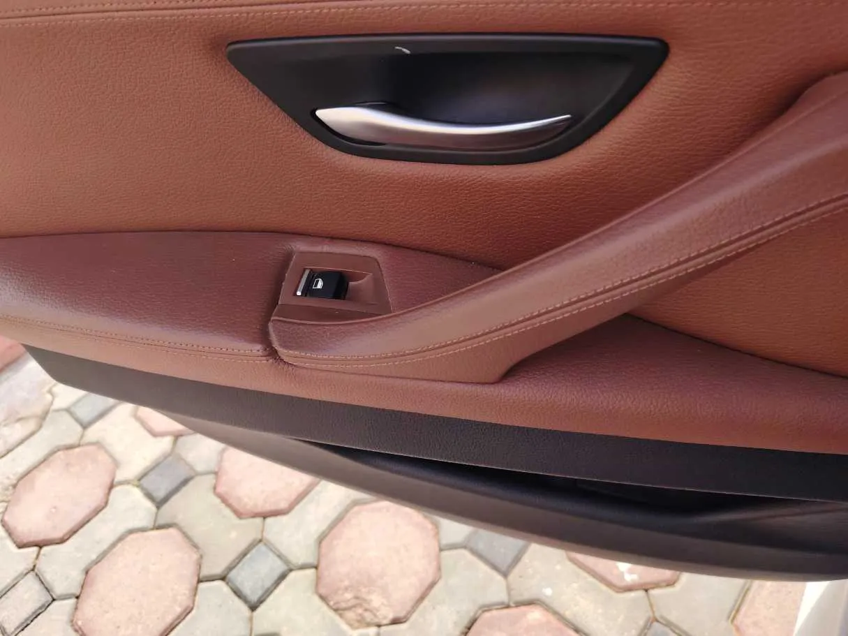 Car image 27