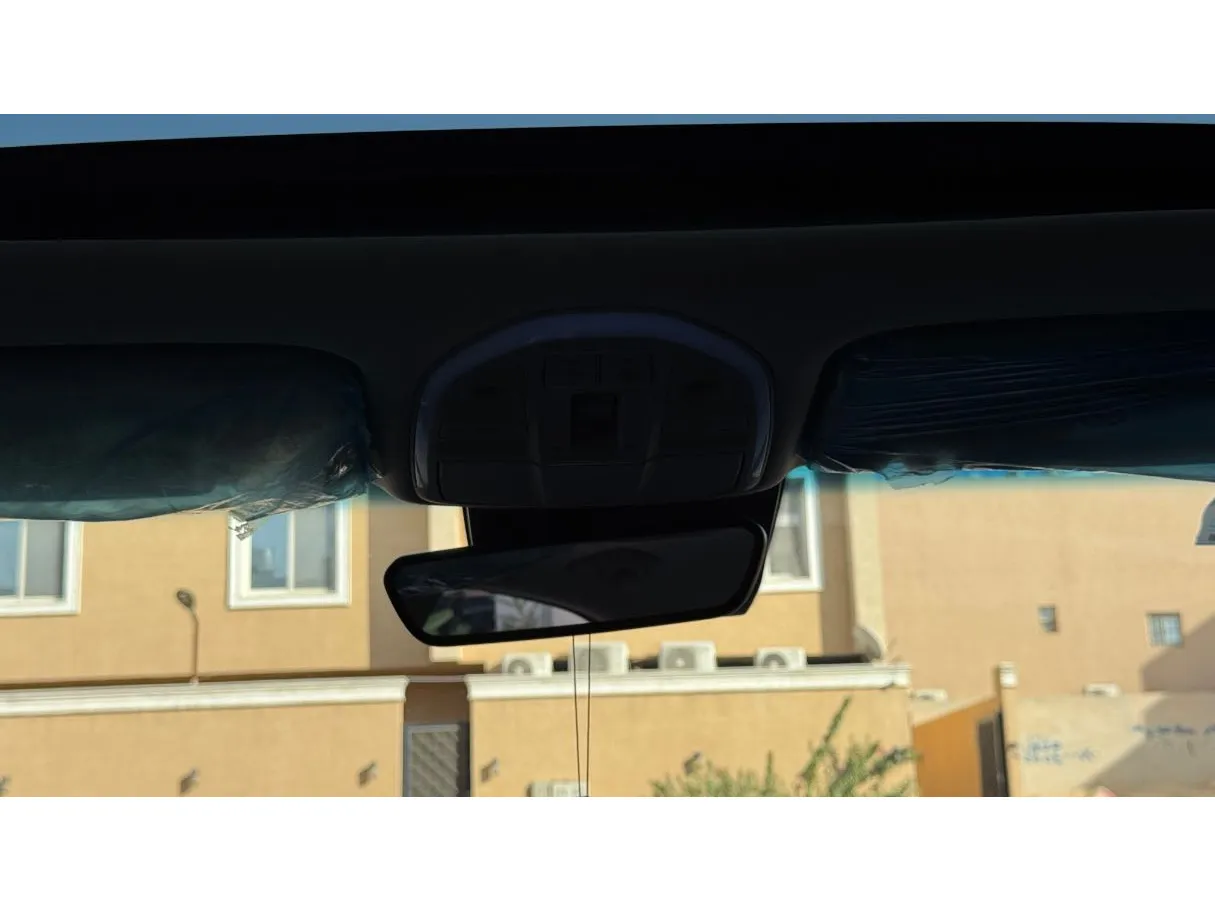 Car image 25